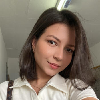 Babysitter Brasília: Ester