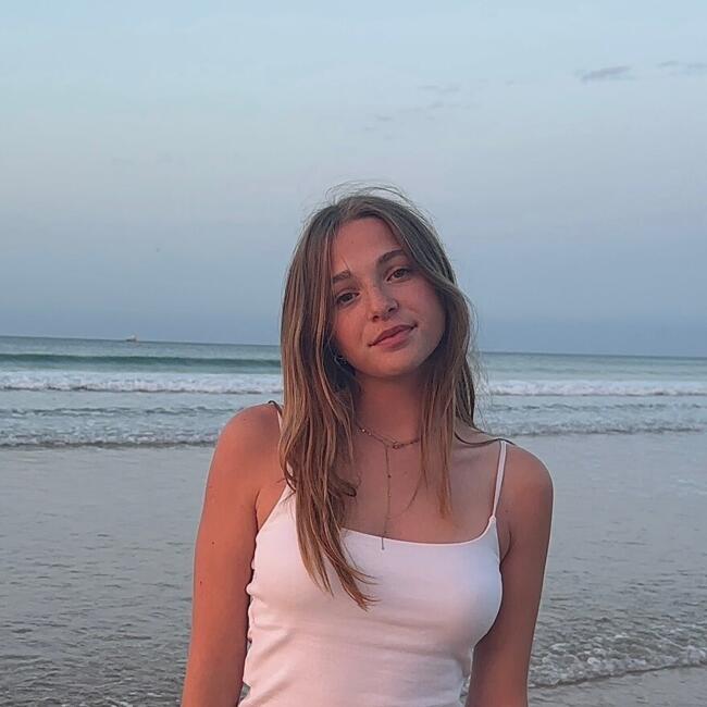 Babysitter in Colombes: Violette