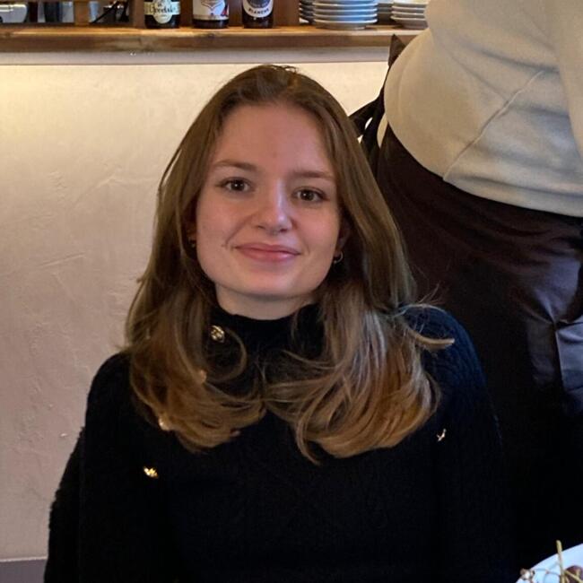 Babysitter in Émerainville: Juliette
