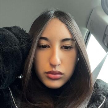 Babysitter in Villy-le-Pelloux: Melinda