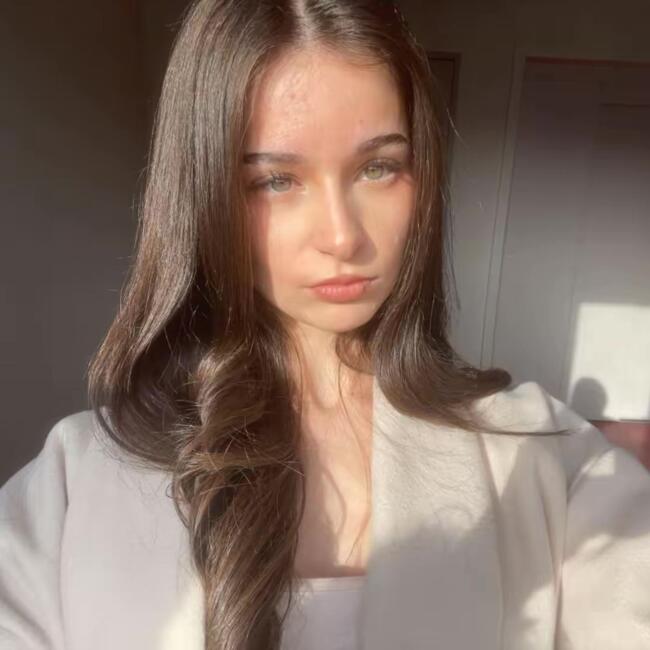 Babysitter in Villeneuve-Loubet: Eva