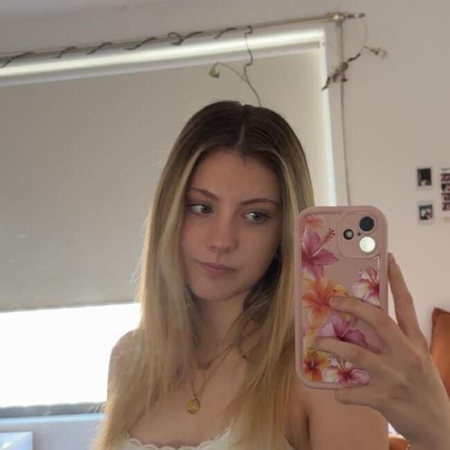 Babysitter in Central Coast: Scarlett