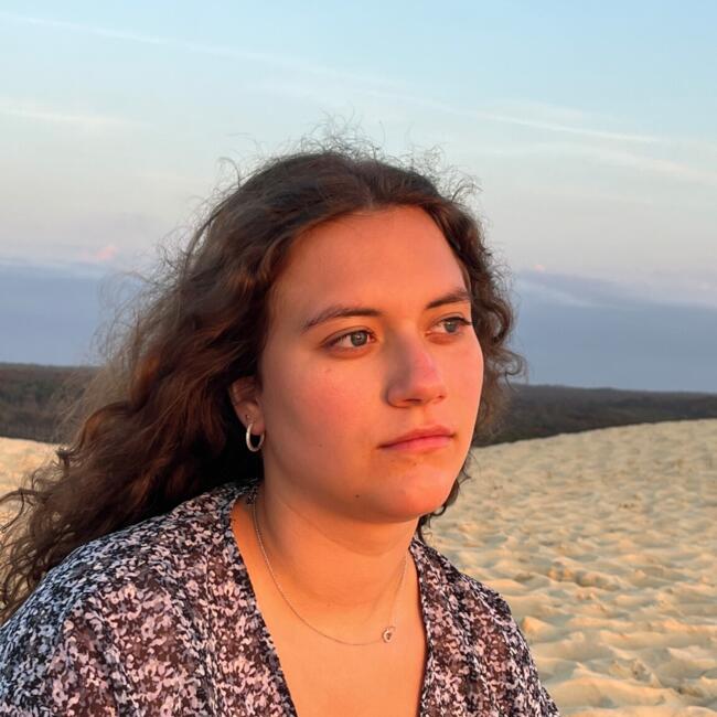 Babysitter in Lormont: Chloé