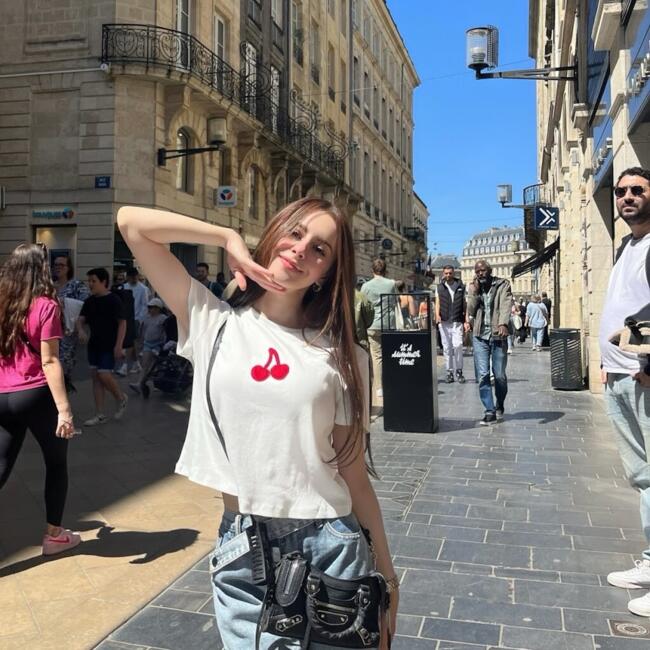 جليسة أطفال في رباط: Aya