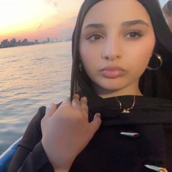 Baby-sitter in Hamilton: Riham