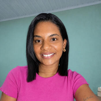 Babá Luziânia: Larissa dos Santos Ribeiro