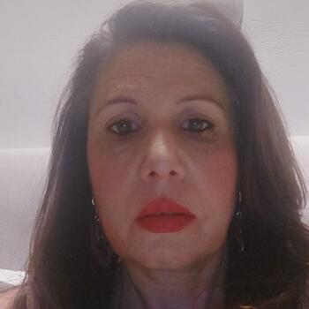 Γονέας Γέρακας: Evi