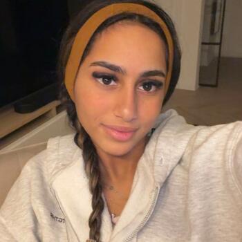 Nanny in Saint-Cloud: Lyna