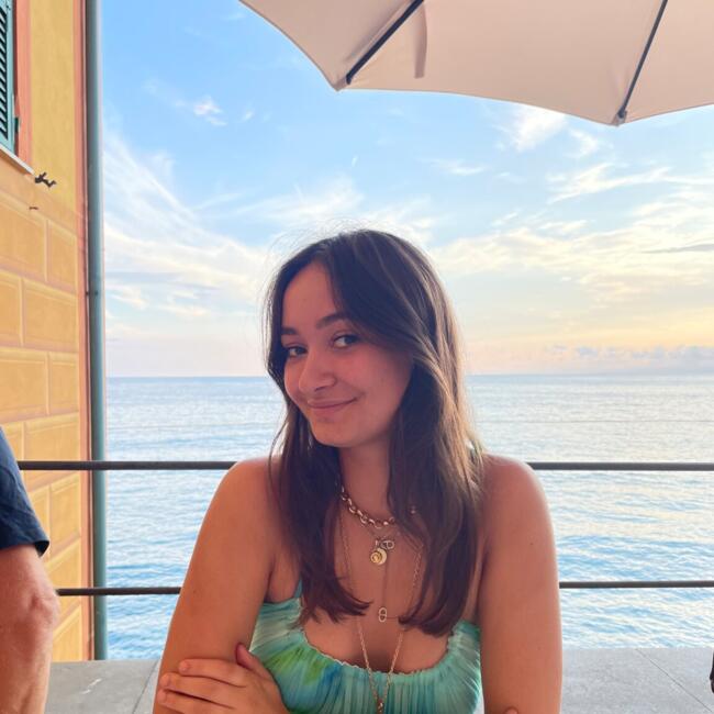 Babysitter in Dijon: Julie