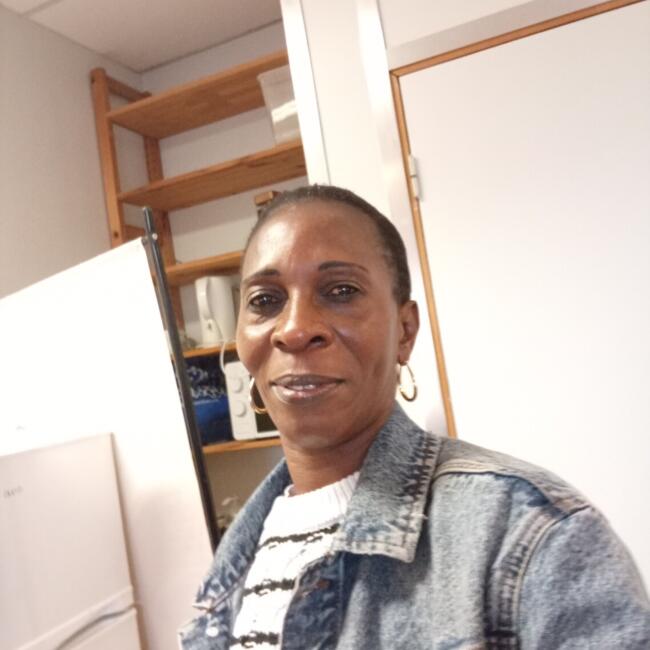 Babysitter in Paris: Djoko Léonie