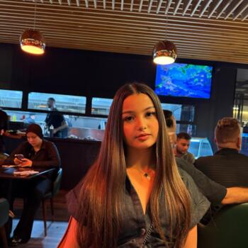 Babysitter in Sutton: Melissa