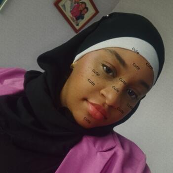 Babysitter in Bobigny: Randa-Nadina