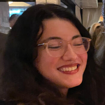 Babysitter in Paris: Romy