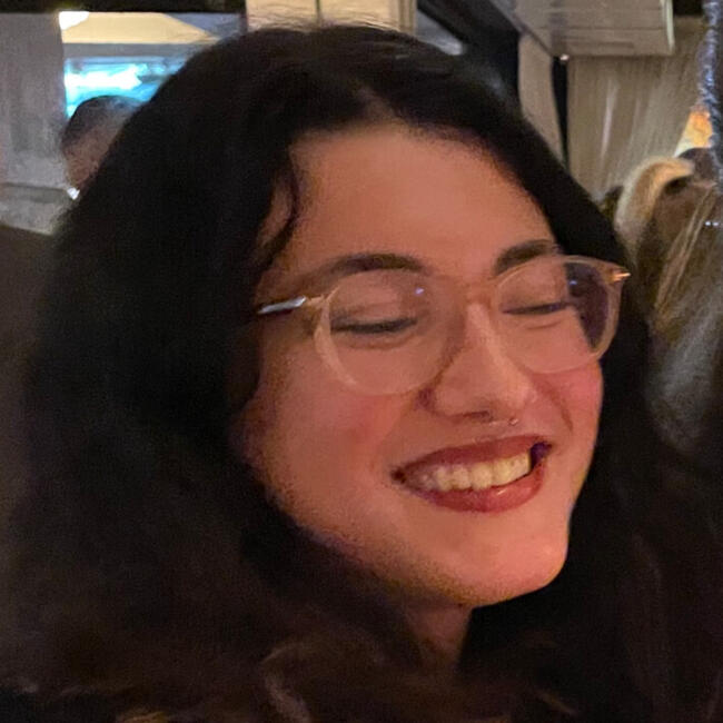 Babysitter in Paris: Romy