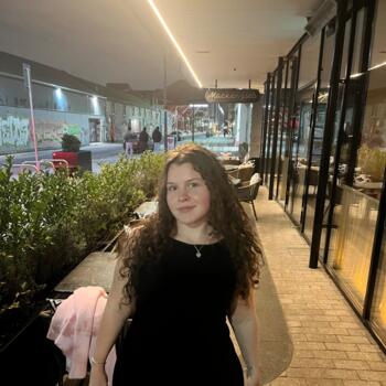 Babysitter in Dublin: Emily