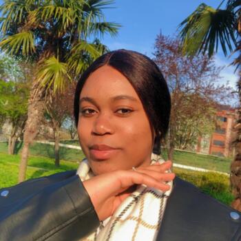 İstanbul bölgesinde bebek bakıcısı: Eza Kika