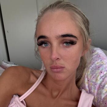 Babysitting job in Gold Coast: babysitting job Eileen