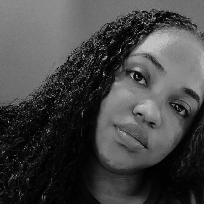 Babysitter in Niterói: Nayara