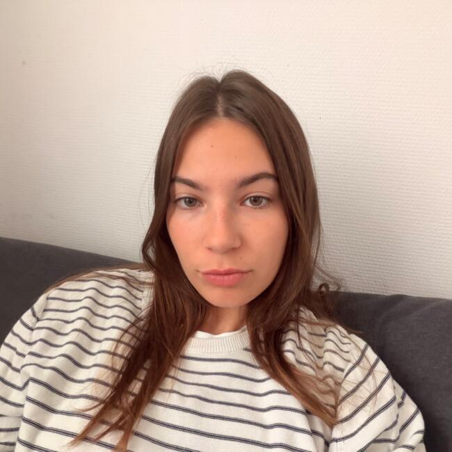 Babysitter in Rouen: Lola