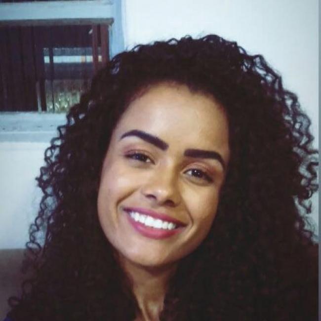 Babá em Maringá: Karine