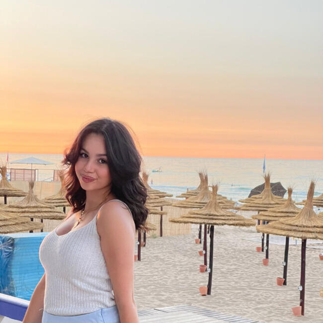 Babysitter in Rueil-Malmaison: Yasmine