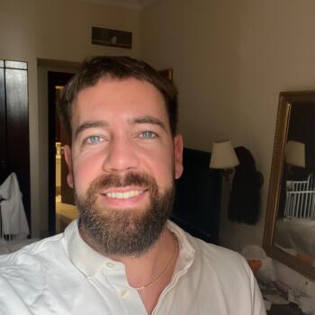 الوالدين دبي: Mael