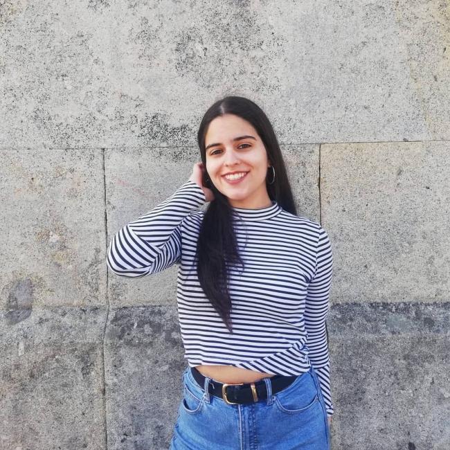 Babysitter em Faro: Luana