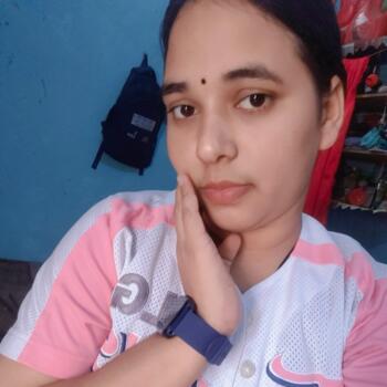 Babysitter in Greater Noida: Meenakshi