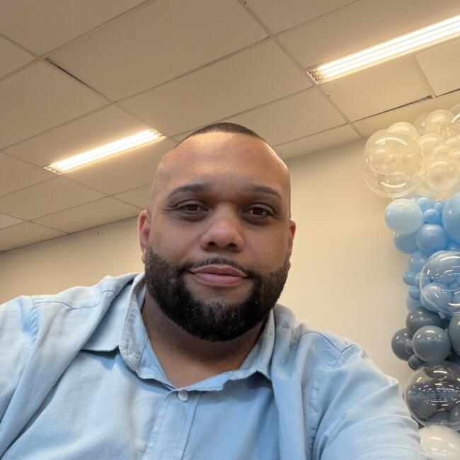 Emprego de babá em Contagem: Ilton