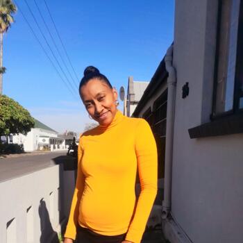Babysitter in Paarl: Elaine