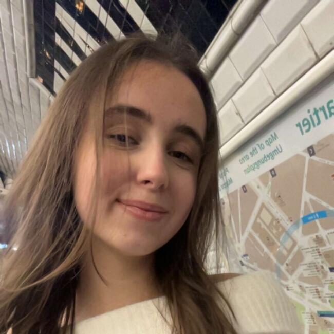 Babysitter in Vitry-sur-Seine: Lola