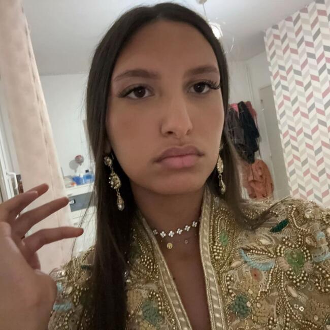 Babysitter in L'Isle-sur-la-Sorgue: Najla