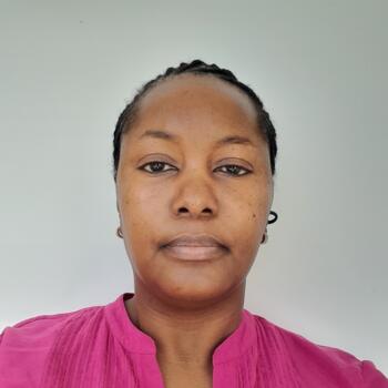 Babysitter Doha: Sarah