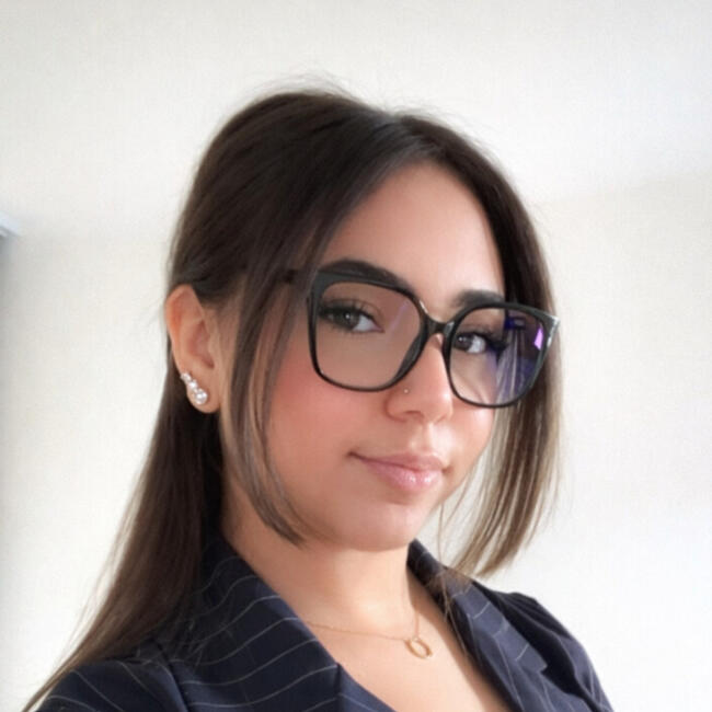 Babysitter in Saint-Ouen: Myriam