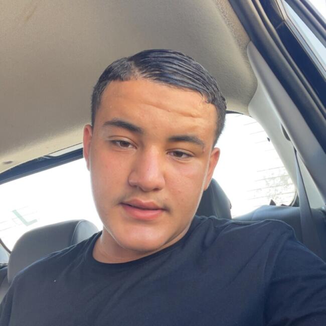 Babysitter in Évreux: Zied