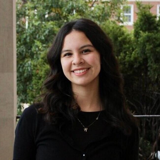 Babysitter in Elmhurst: Bianca