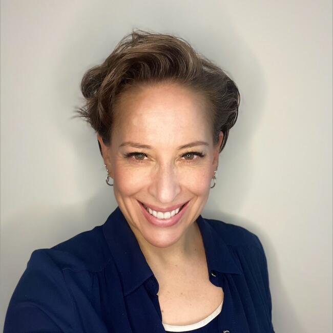 Babysitter in Richmond: Angela