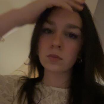 位於图尔宽的臨時保母: Pauline