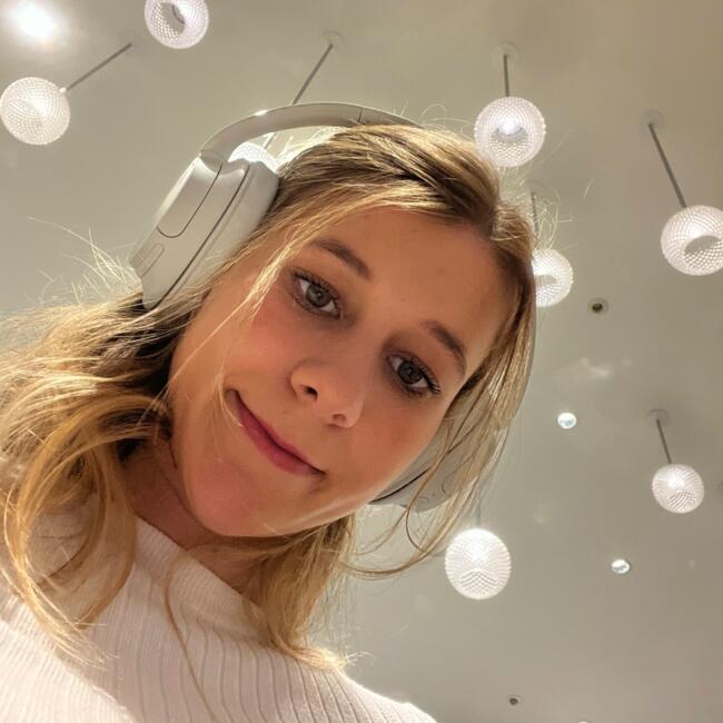 Babysitter in Gold Coast: Madeleine