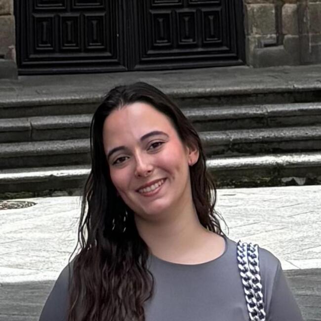 Babysitter in Aveiro: Leticia
