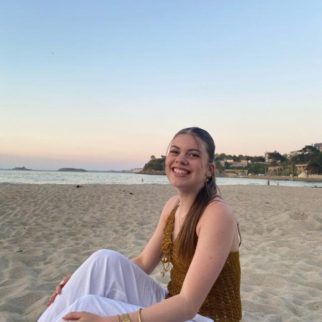 Babysitter in Lanvallay: Louna