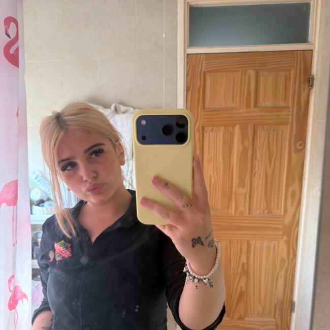 Babysitter in Chessington: Daisy
