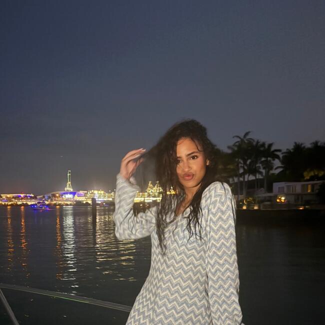 Babysitter in Paris: Assia