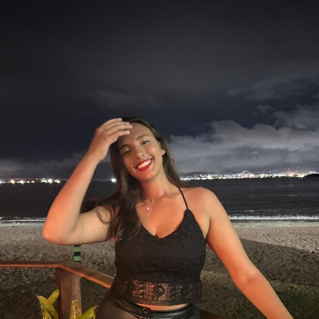 Babysitter in Jardim Guanabara: Maria luiza