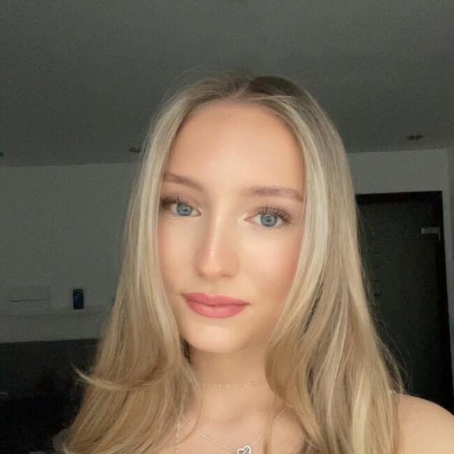 Babysitter in Dachau: Laura