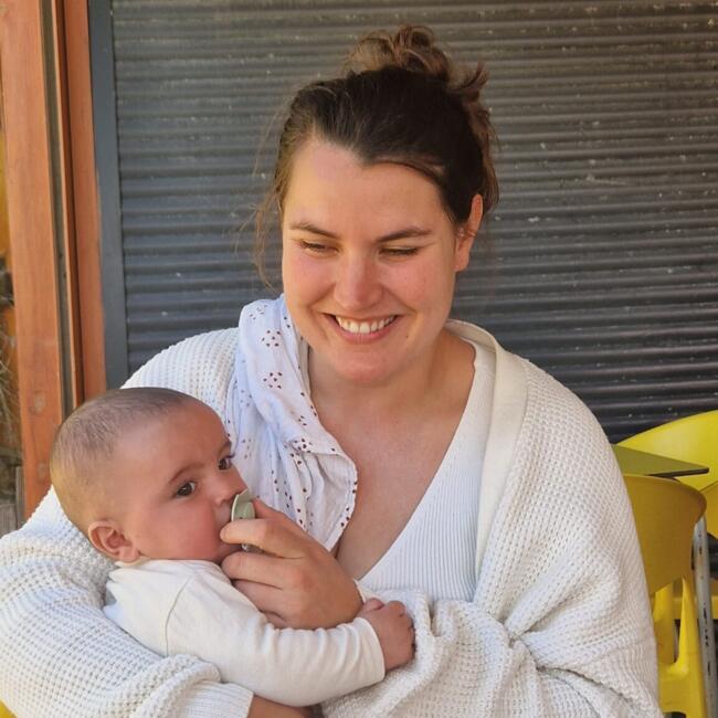 Kerja pengasuh di Mafra: Hélène