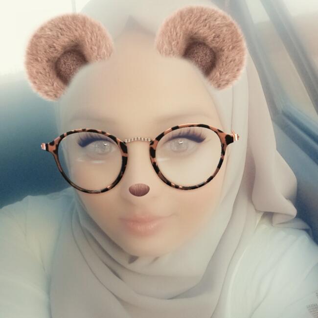 مربية أطفال في Ouamri: Om qamar