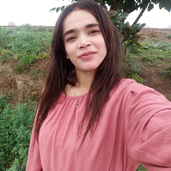 جليسة أطفال في رباط: Zhour