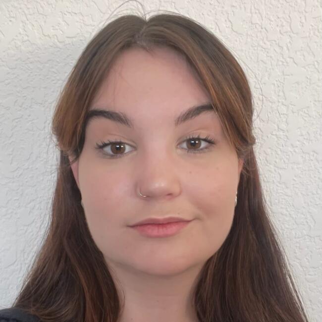 Babysitter in Colombiers: Jade