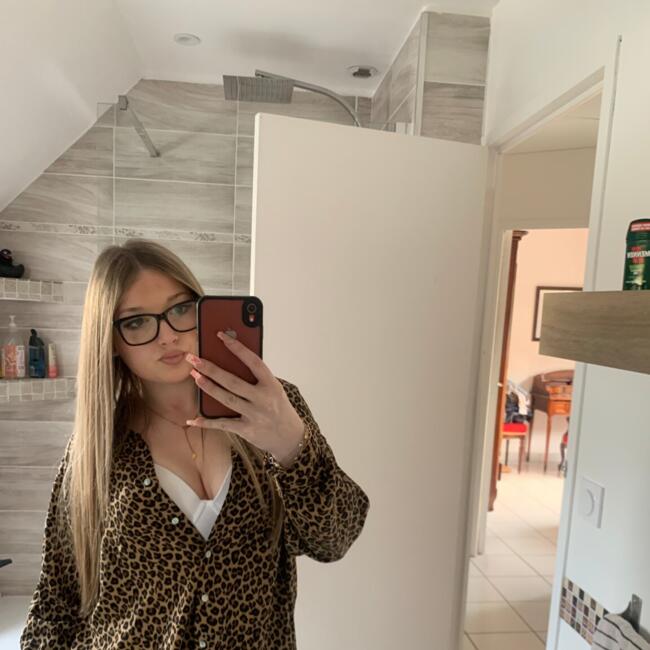 Babysitter in Charbonnières (Centre-Val de Loire): Lola